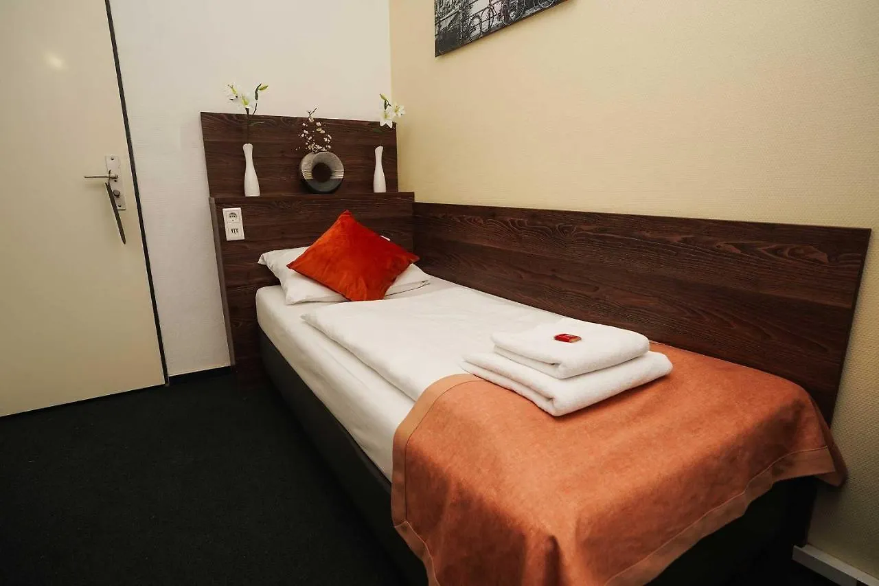 Hotel Little Paris Frankfurt am Main 3*,