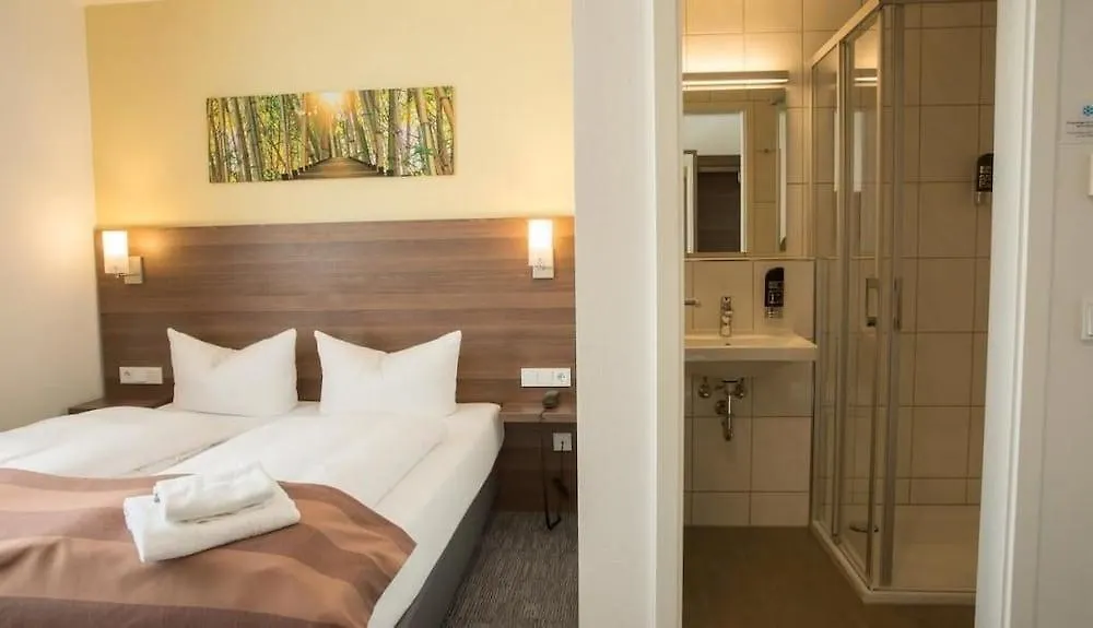 Hotel Little Paris Frankfurt am Main 3*,  Almanya